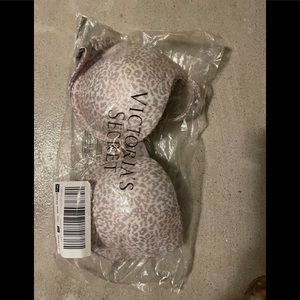 Victoria’s Secret push-up perfect shape bra- NWT!